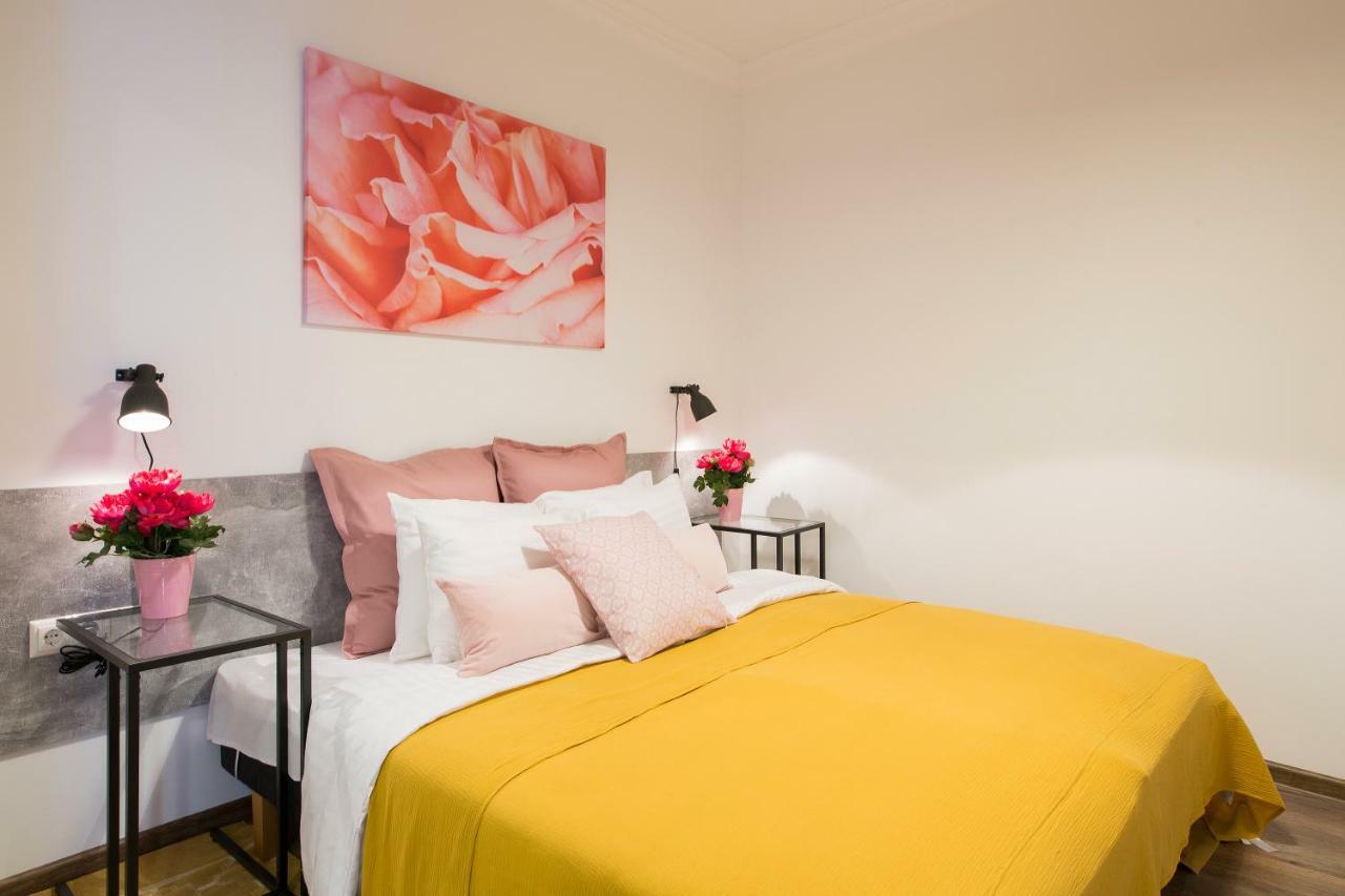 St.Roland Livu Square Apartment Riga Ngoại thất bức ảnh