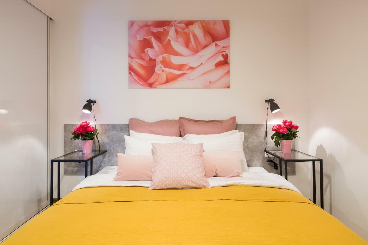 St.Roland Livu Square Apartment Riga Ngoại thất bức ảnh
