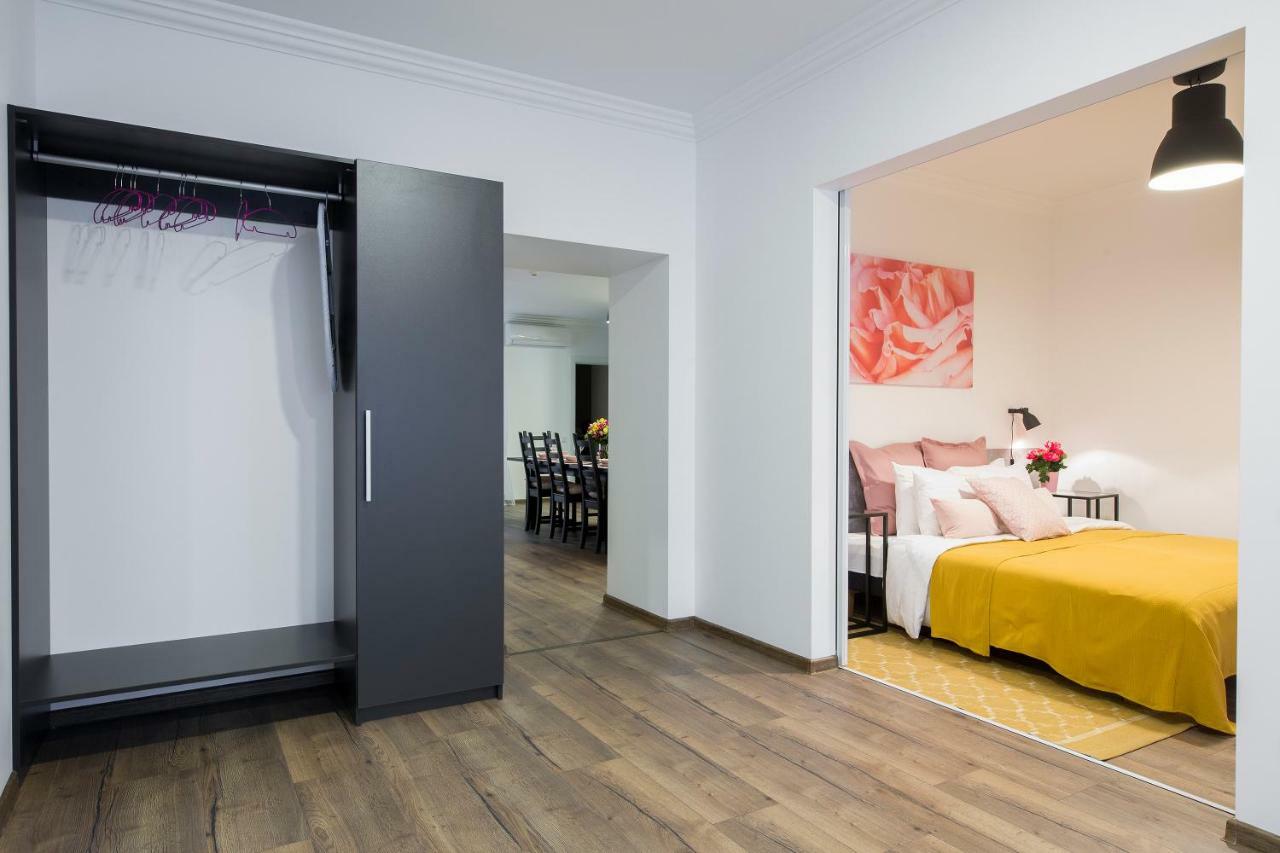 St.Roland Livu Square Apartment Riga Ngoại thất bức ảnh